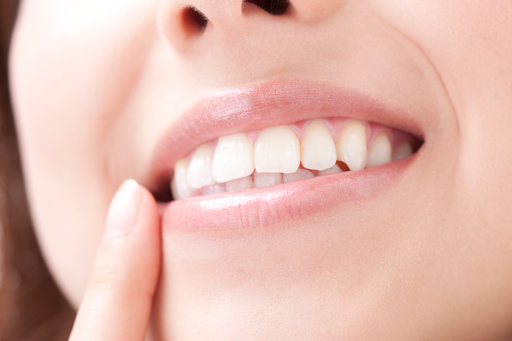 前歯を失った時の治療方法